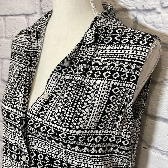 JACHS Girlfriend Sleeveless Button Down Top Size Small - Picture 4 of 10